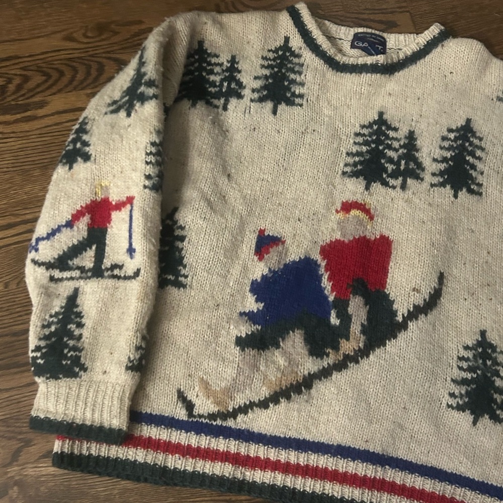 Gant Cream Ski Scene Wool Sweater with Blue, Red, Green Accents - Picture 2 of 6
